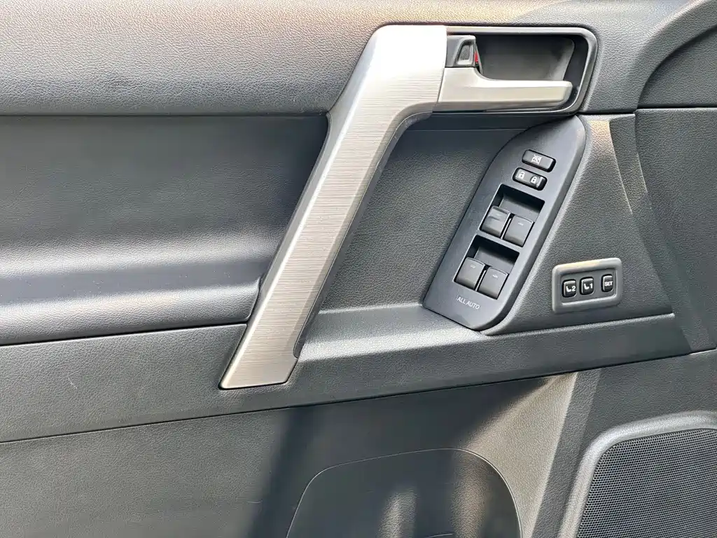 Toyota Prado 2018 — фото 9