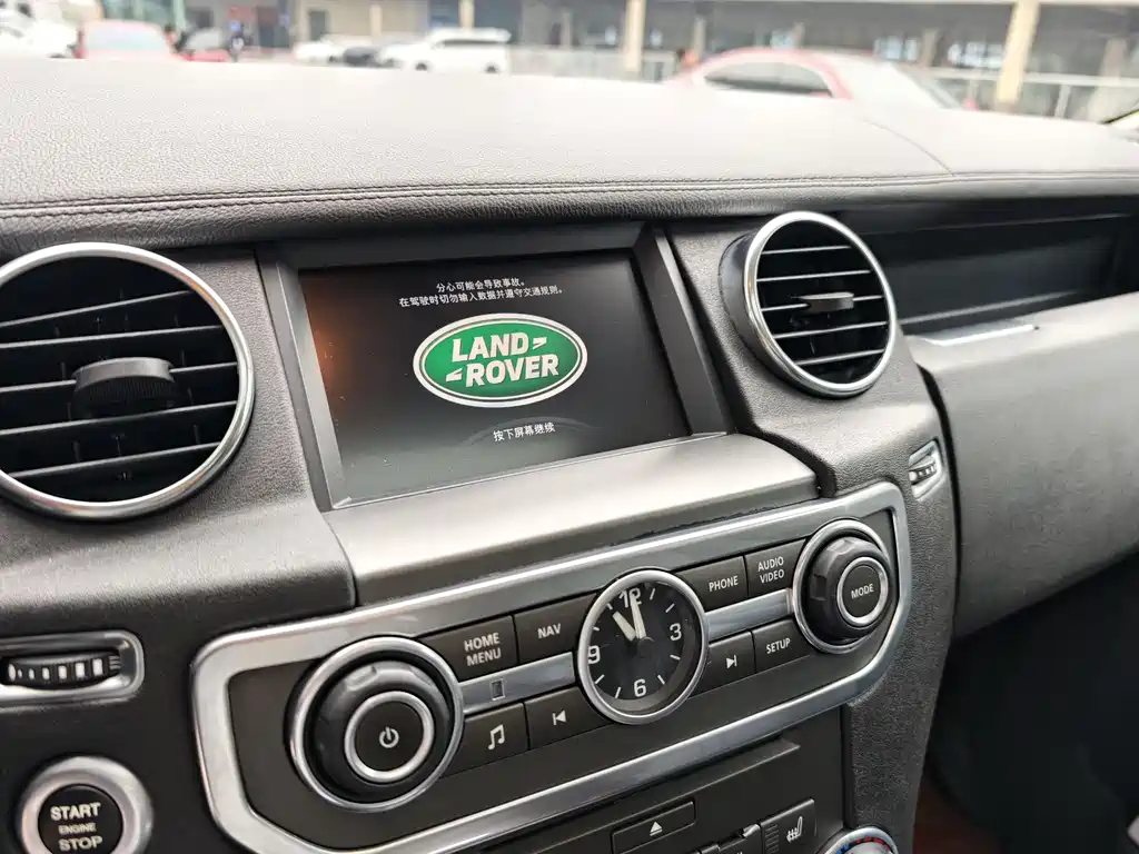 Land Rover Discovery 2015 — фото 14