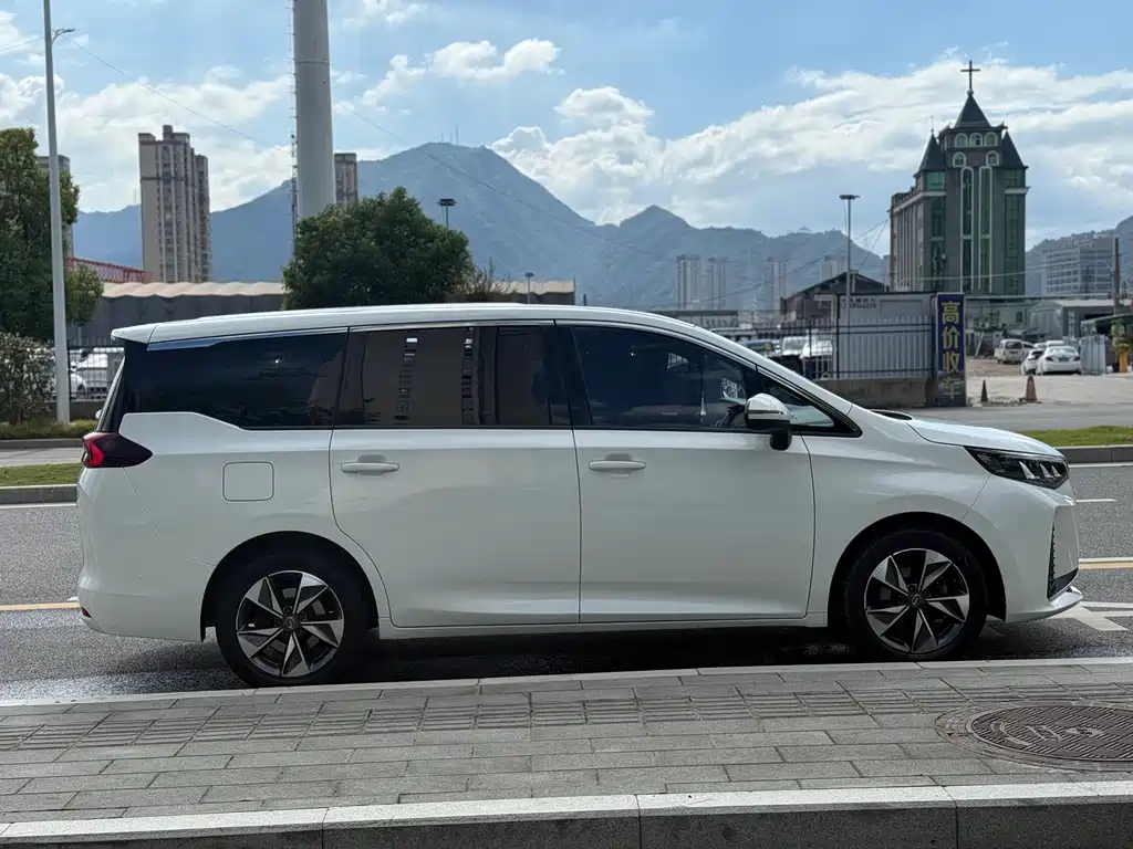 GAC Motor Trumpchi M6 2022 — фото 16