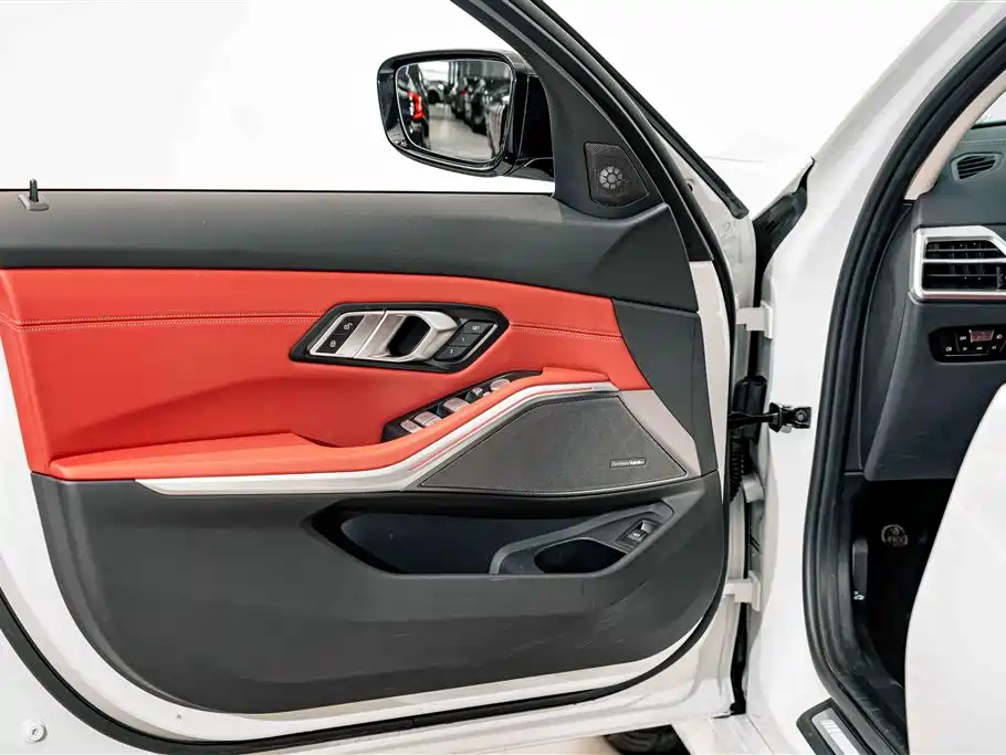 BMW 3 Series 2025 — фото 18
