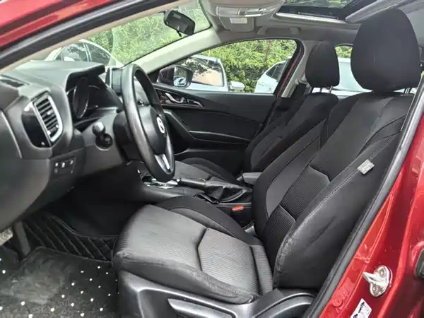 Mazda 3 Axela 2015