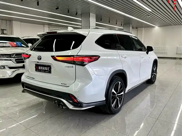 Toyota Crown Kluger 2022