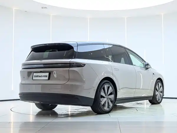Li Auto i8 2025