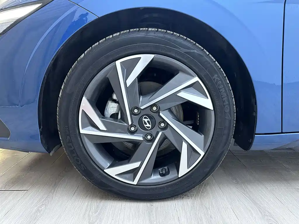Hyundai Elantra 2023 — фото 21