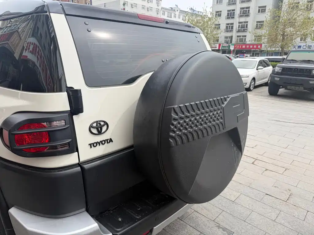 Toyota FJ Cruiser 2020 — фото 8