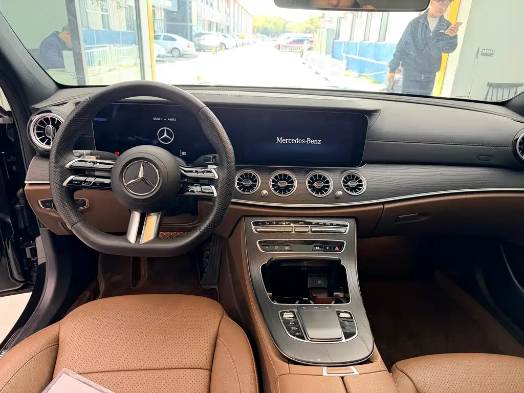 Mercedes-Benz E-Class 2023 — фото 24