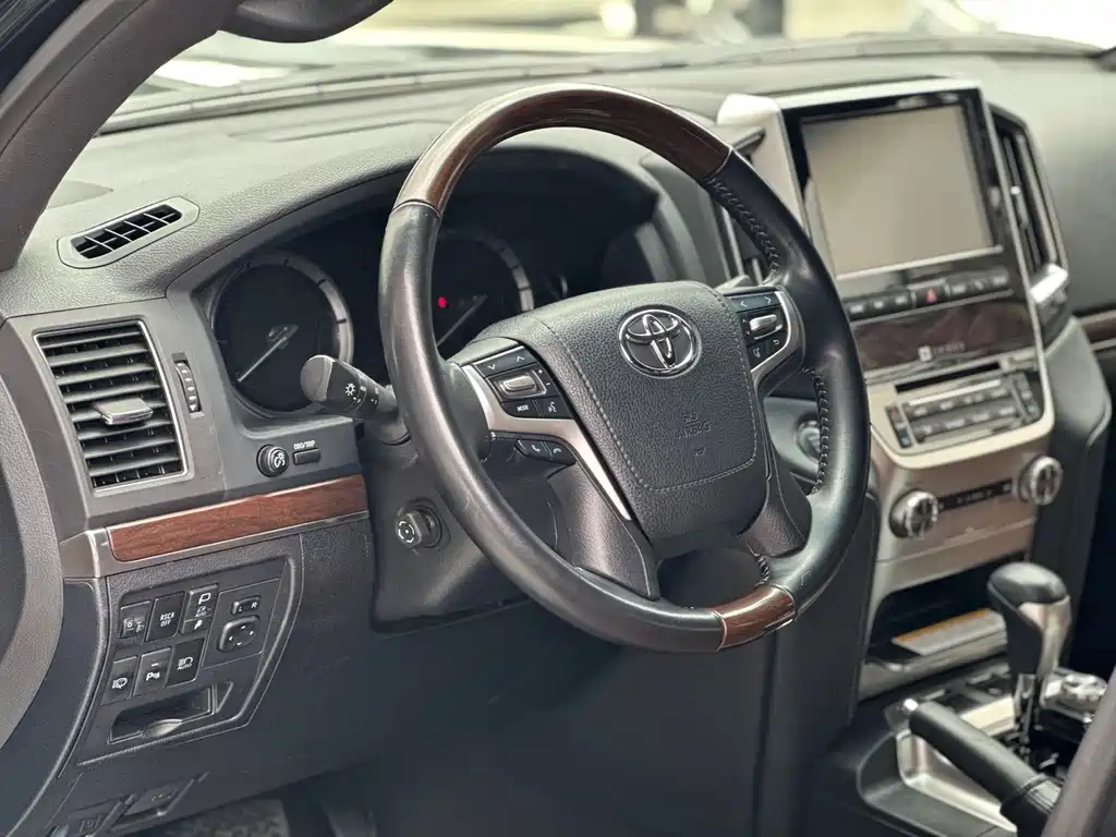 Toyota Land Cruiser 2020 — фото 10
