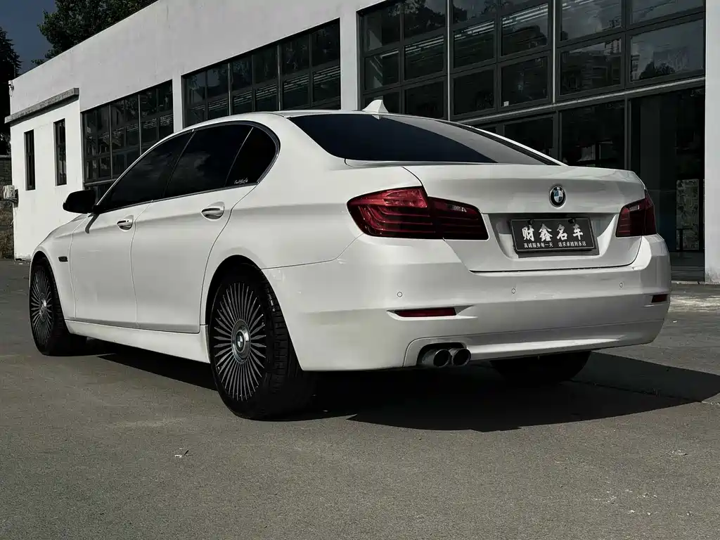 BMW 5 Series 2016 — фото 8