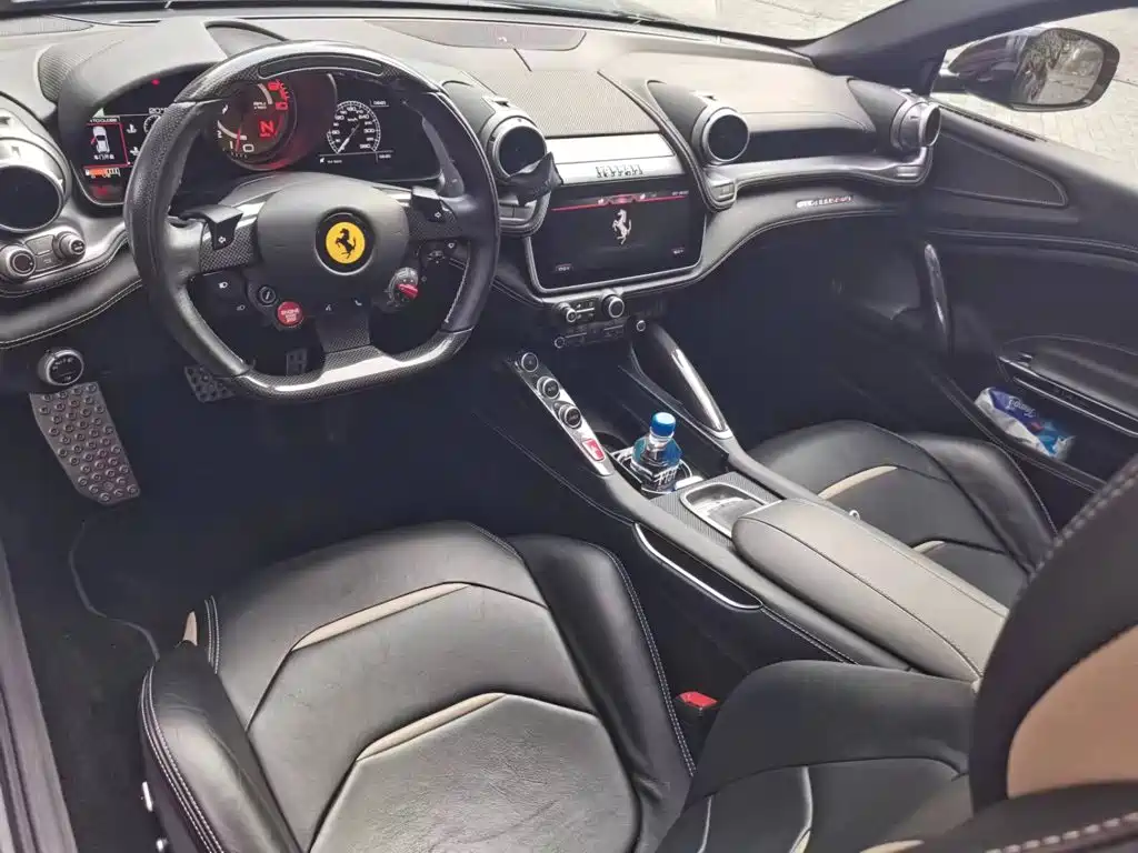 Ferrari GTC4Lusso 2018 — фото 10