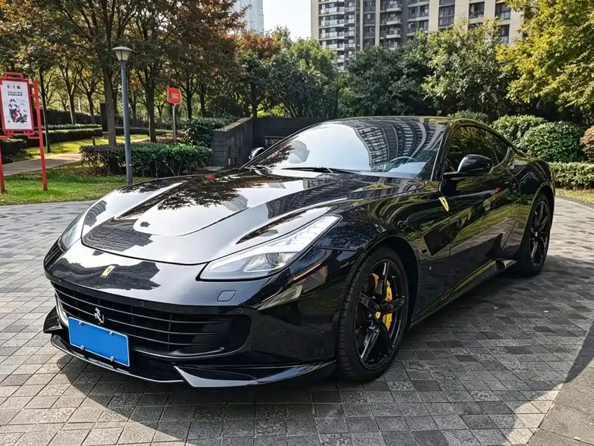 Ferrari GTC4Lusso 2018 — фото 1