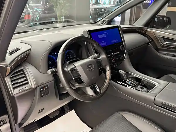 Toyota Alphard 2025