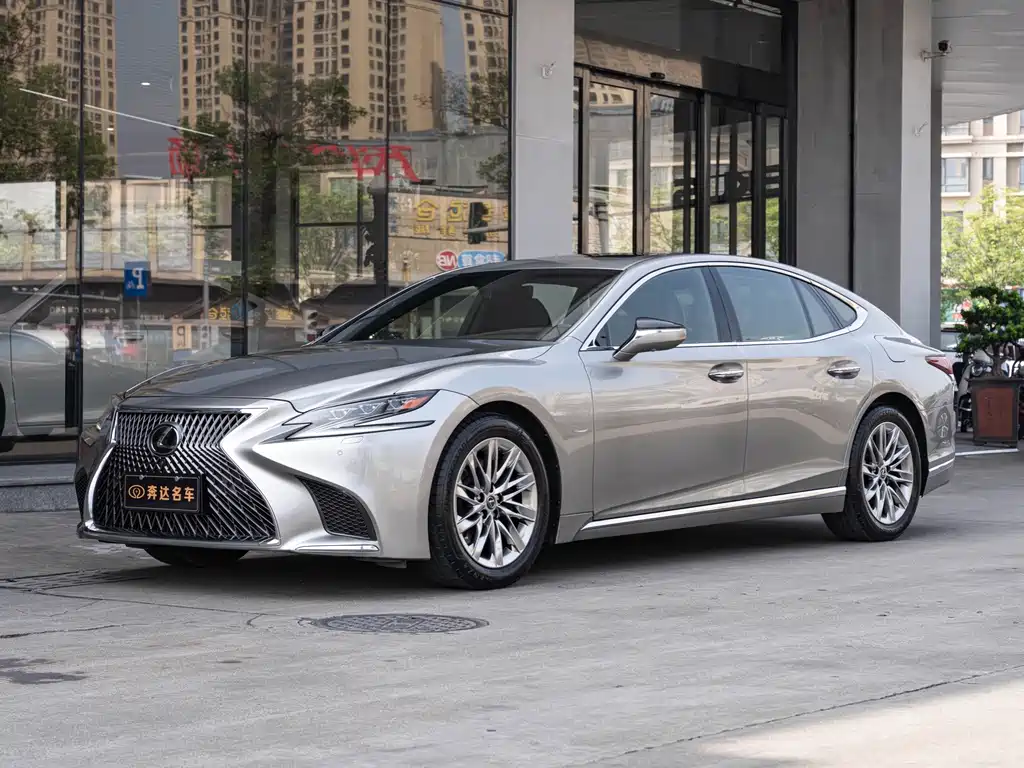 Lexus LS 2018 — фото 1