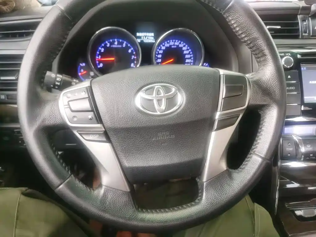 Toyota Reiz 2015 — фото 11