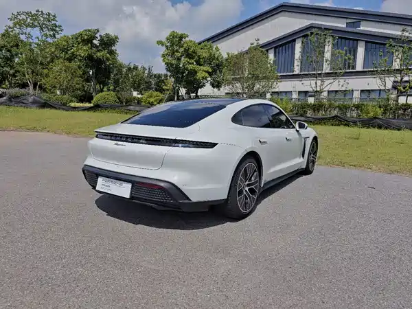 Porsche Taycan 2023