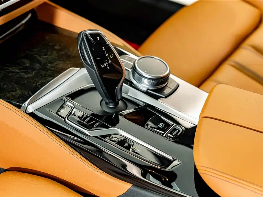 BMW 6 Series GT 2024 — фото 13