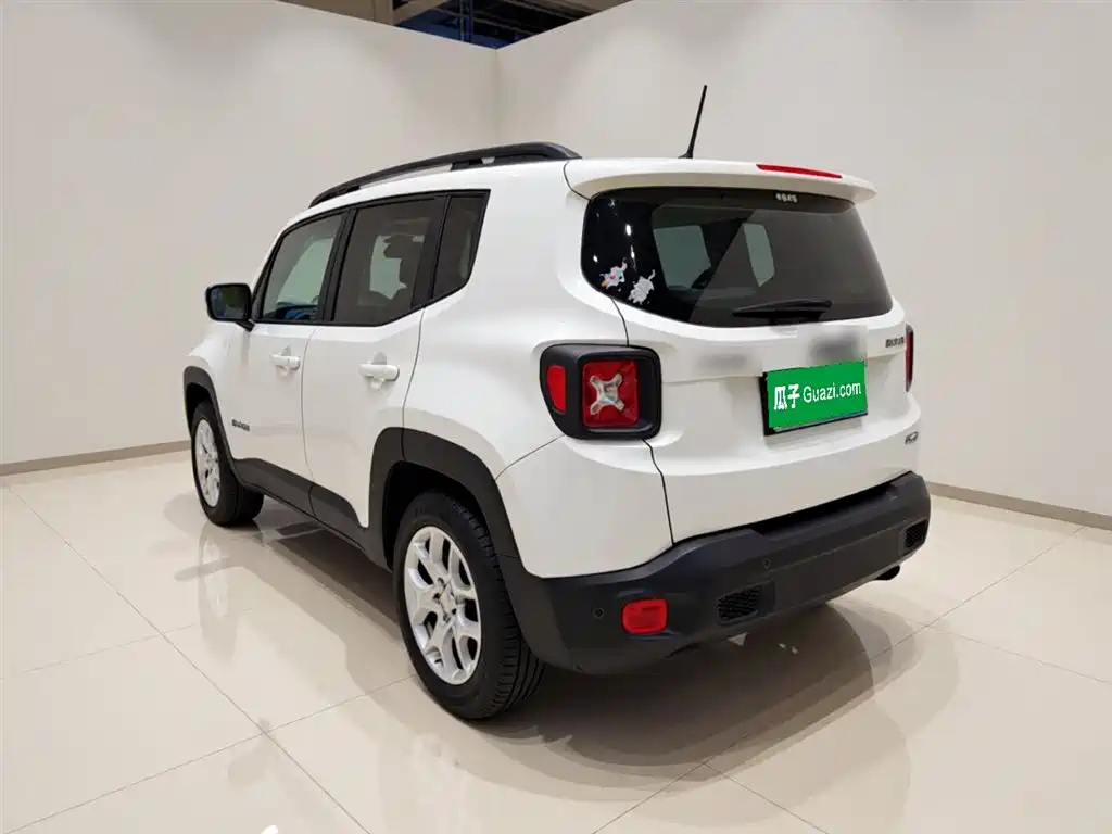 Jeep Renegade 2017 — фото 4