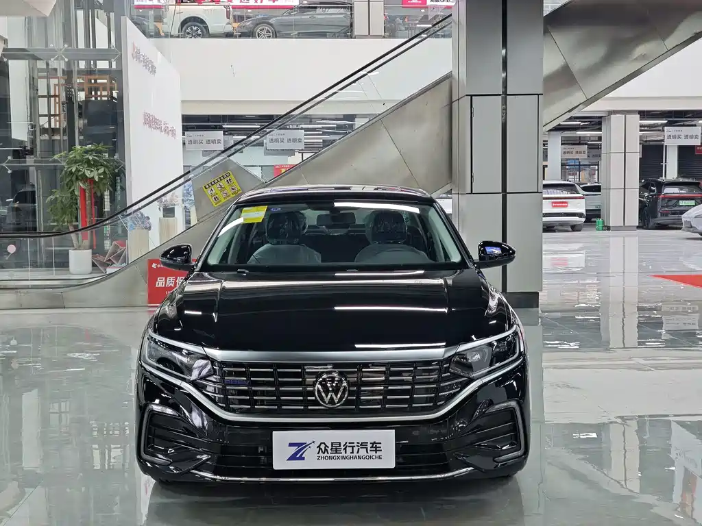 Volkswagen Passat Plug-In Hybrid 2025 — фото 2