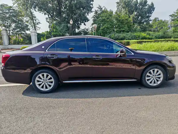 Toyota Crown 2012
