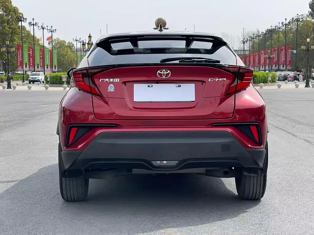 Toyota C-HR 2022 — фото 8