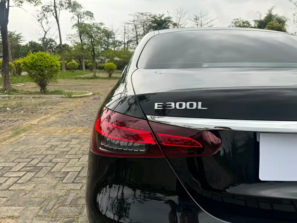 Mercedes-Benz E-Class 2023 — фото 18