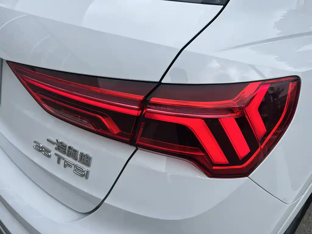 Audi Q3 2023 — фото 14