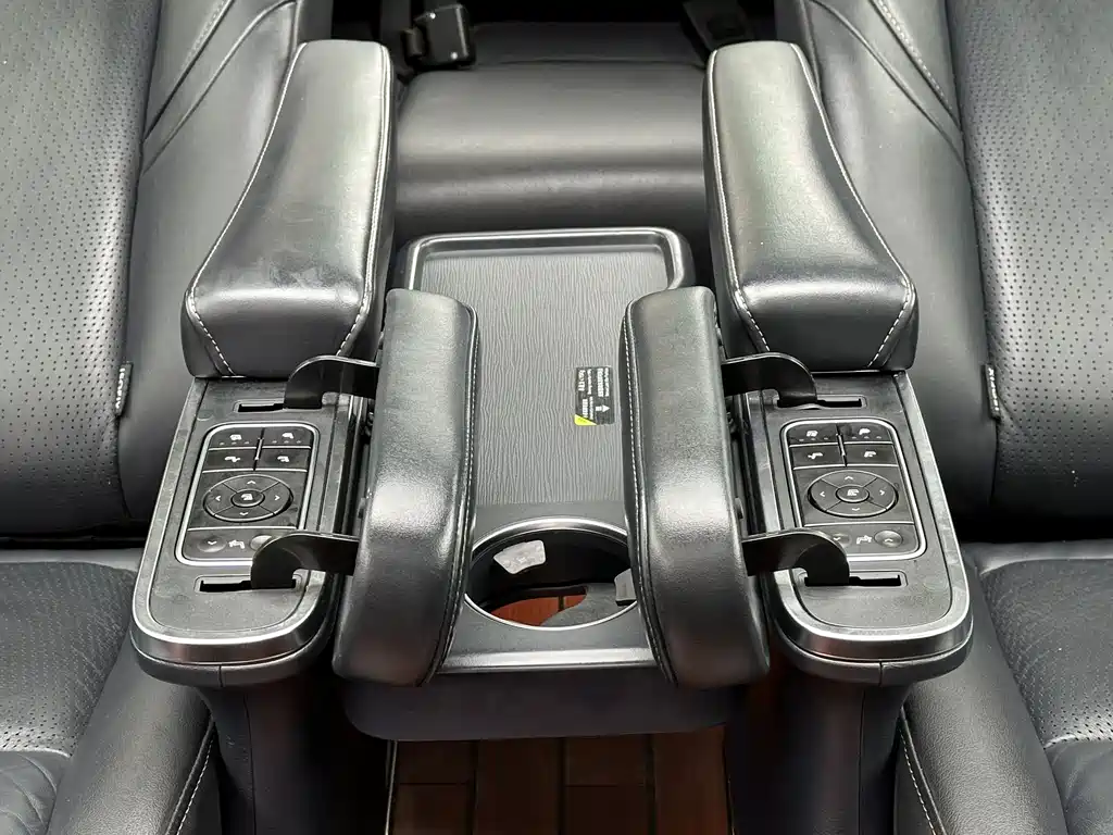 GAC Motor Trumpchi M8 2021 — фото 15