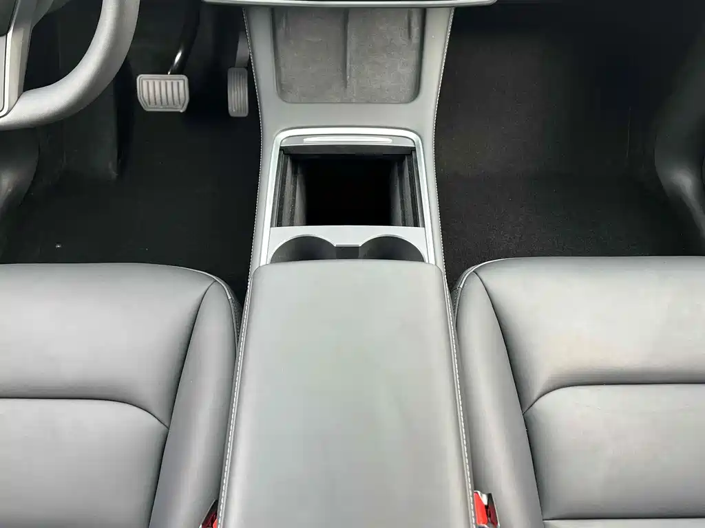 Tesla Model Y 2024 — фото 18
