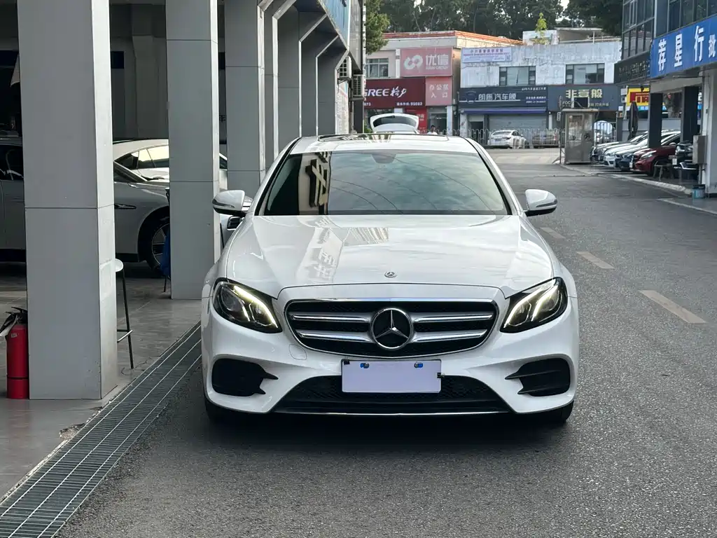 Mercedes-Benz E-Class 2018 — фото 11