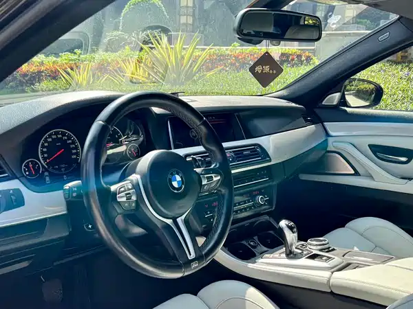 BMW M5 2012