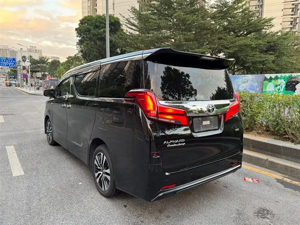 Toyota Alphard 2018 — фото 10