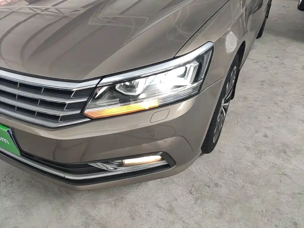 Volkswagen Passat 2017 — фото 24