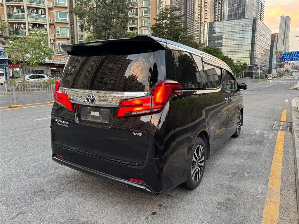 Toyota Alphard 2018 — фото 12