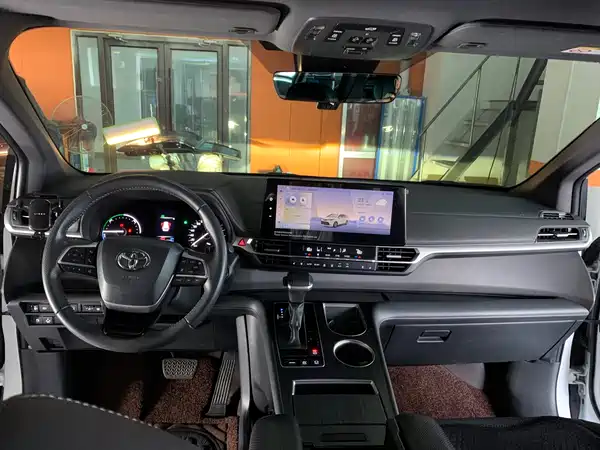 Toyota Sienna 2024