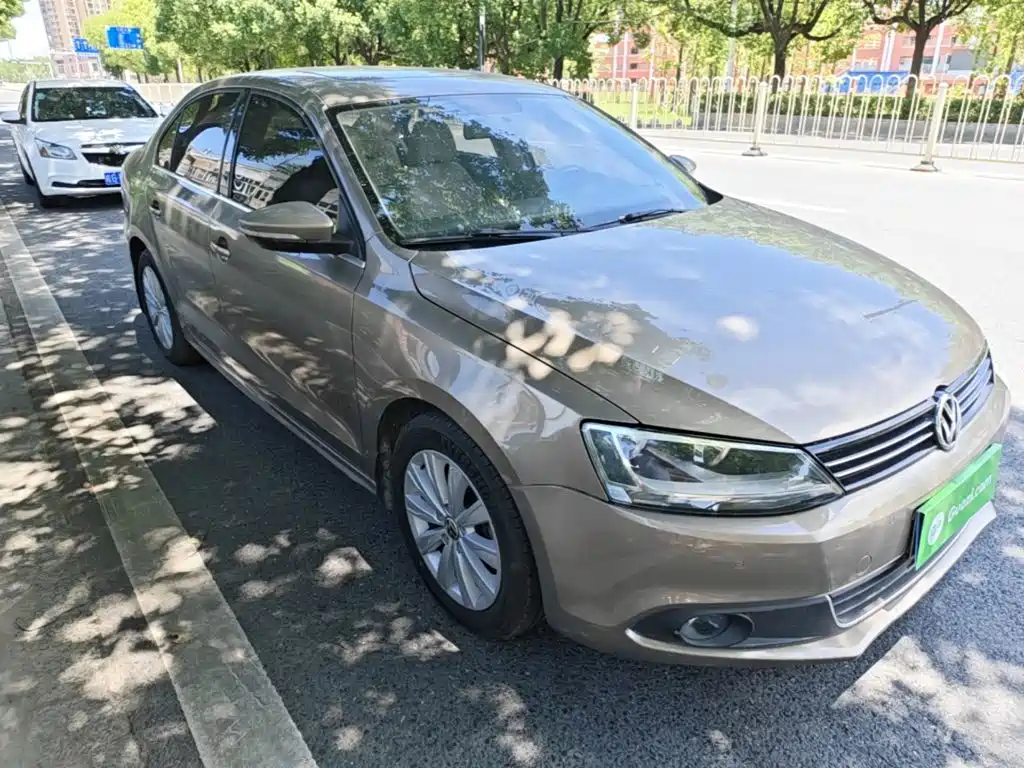 Volkswagen Sagitar 2015