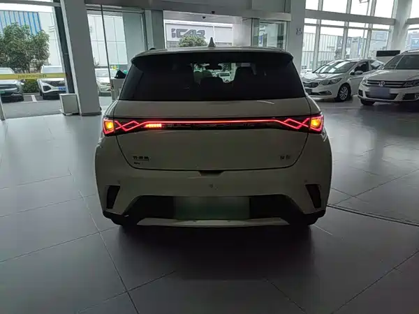 BYD Dolphin 2024