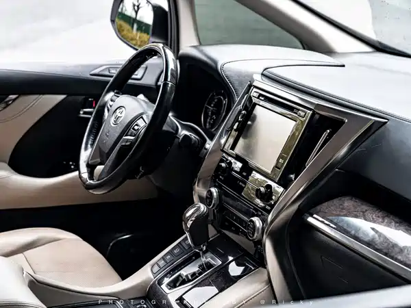 Toyota Alphard 2020