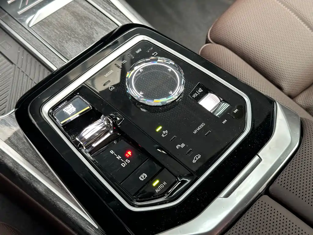 BMW 7 Series 2025 — фото 12