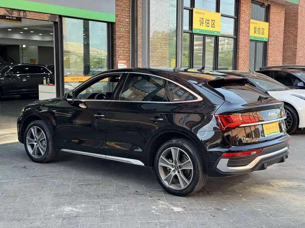 Audi Q5L Sportback 2022 — фото 6