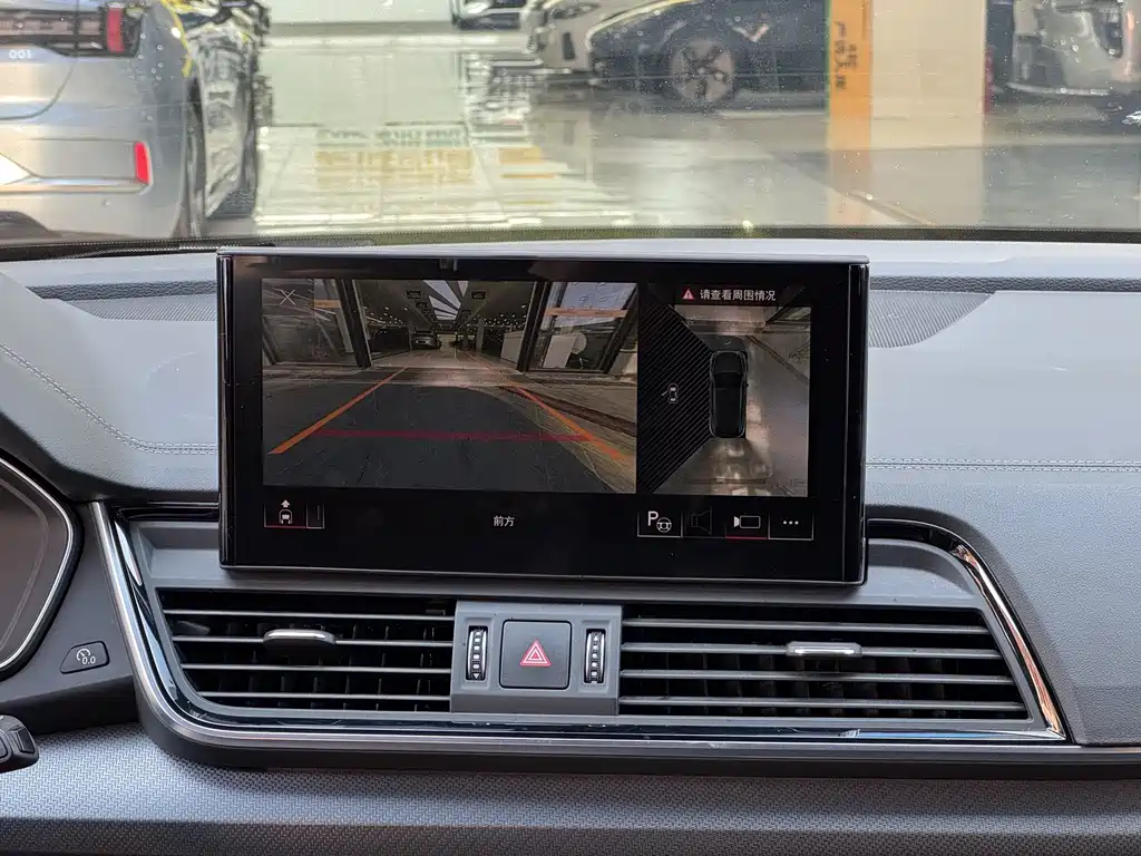 Audi Q5L Sportback 2022 — фото 11