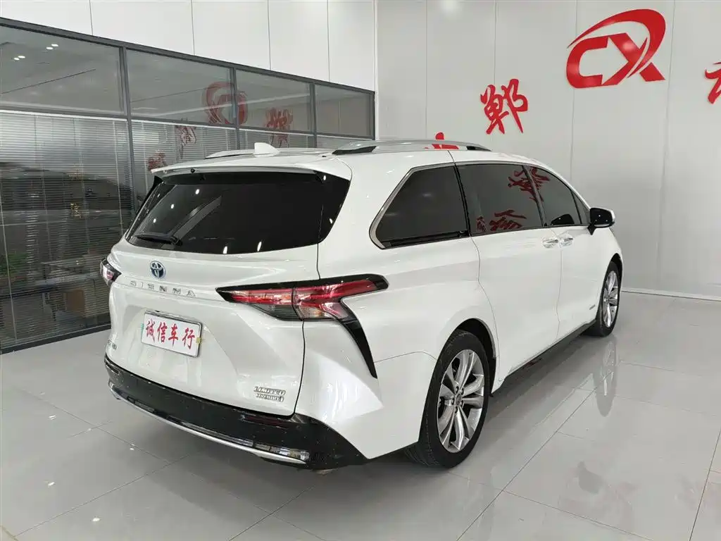 Toyota Sienna 2023 — фото 4