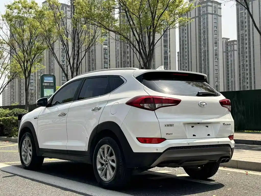 Hyundai Tucson 2017 — фото 10