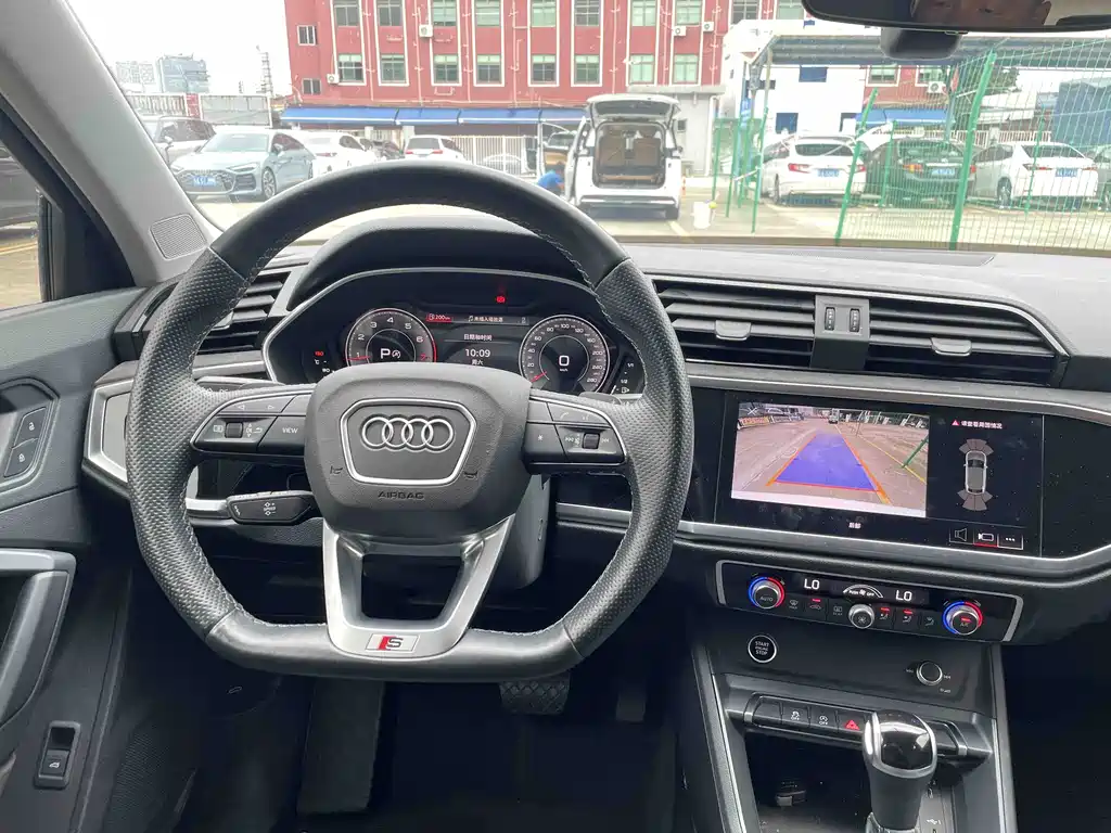 Audi Q3 Sportback 2022 — фото 10