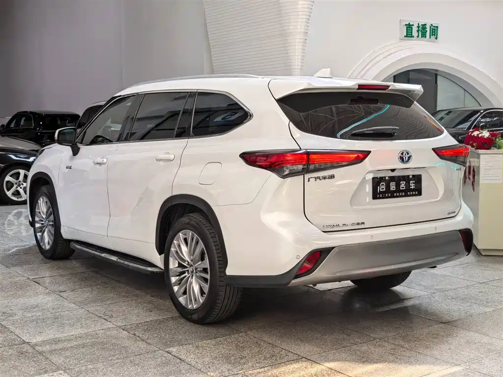 Toyota Highlander 2023 — фото 4