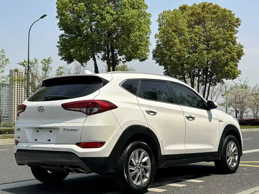 Hyundai Tucson 2017 — фото 12