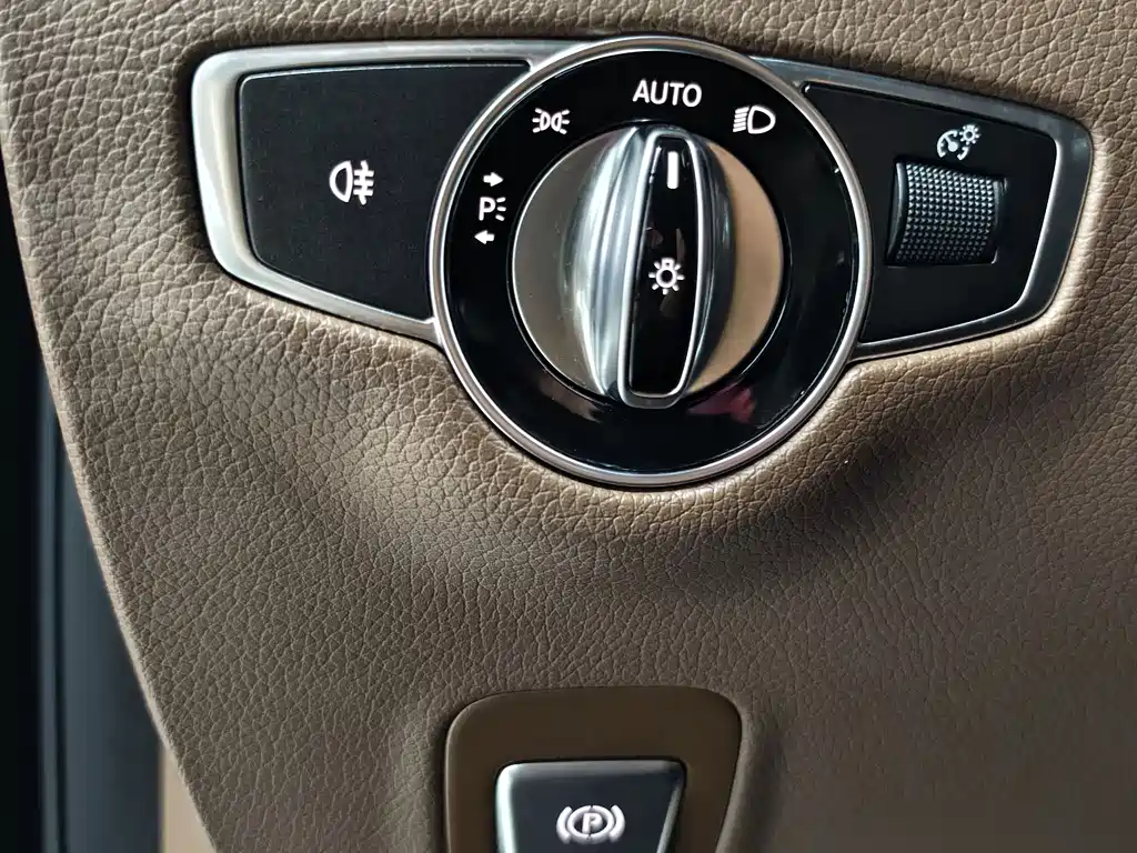 Mercedes-Benz E-Class 2017 — фото 13