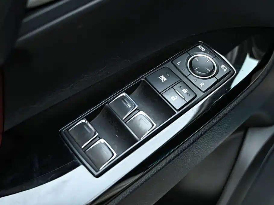 Lexus LX 2019 — фото 17