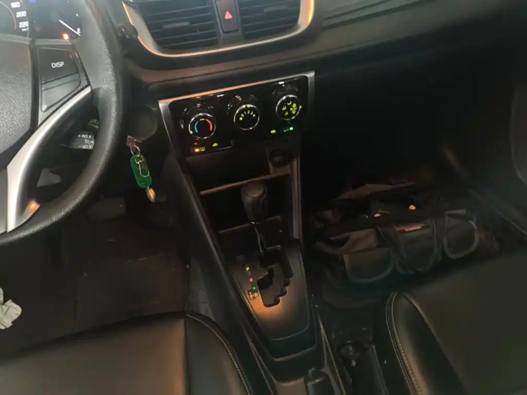 Toyota Yaris L 2022 — фото 14