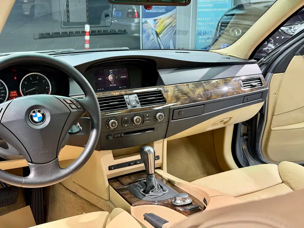 BMW 5 Series 2004 — фото 14