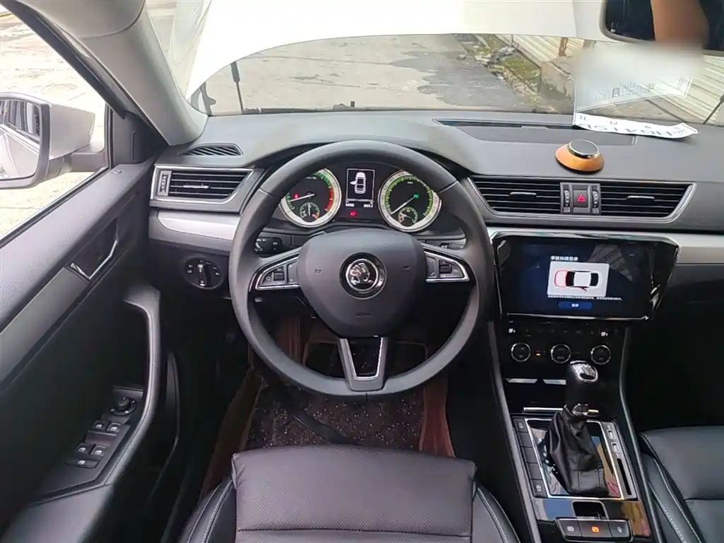 Skoda Superb 2019 — фото 11
