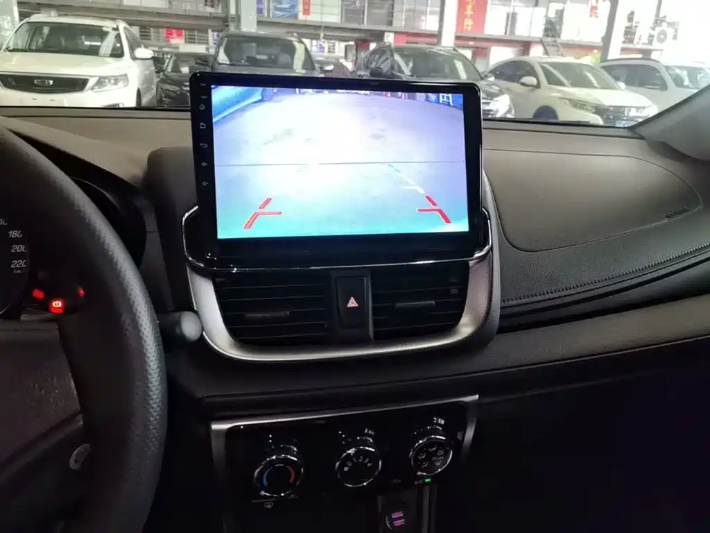 Toyota Yaris L 2020 — фото 13